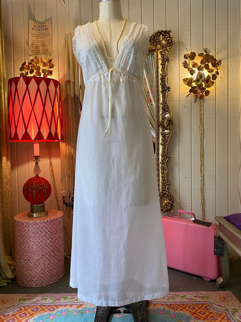 vintage 1970s white cotton nightgown, plunging, embroidered, applique, lingerie